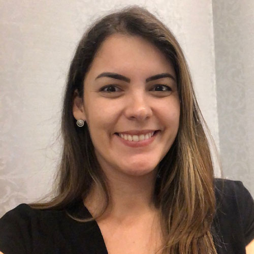 Professora na PucPr, psicóloga clínica e supervisora de casos clínicos