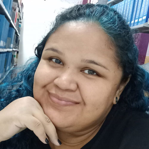 Mulher Negra, Nordestina, Gorda, estudante de Psicologia no 8°semestre. Membro Geral da ACBS Brasil  e da Comissão de Bolsas da ABPMC. Idealizadora do Núcleo Capacita Skinner.  Entusiasta pela disseminação do conhecimento científico e humanizado e promoção de networking saudável e ético.