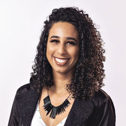 Psicóloga e Supervisora Clínica (CRP03/17165), Especializanda em Terapia de Aceitação e Compromisso (CECONTE), co-coordenadora do SIG Enegrecendo ACBS, Pesquisadora na área de Questões Raciais e Análise do Comportamento